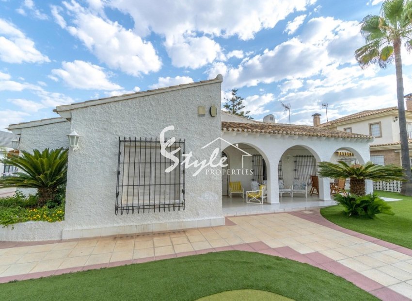 Resale - Villa - Punta Prima