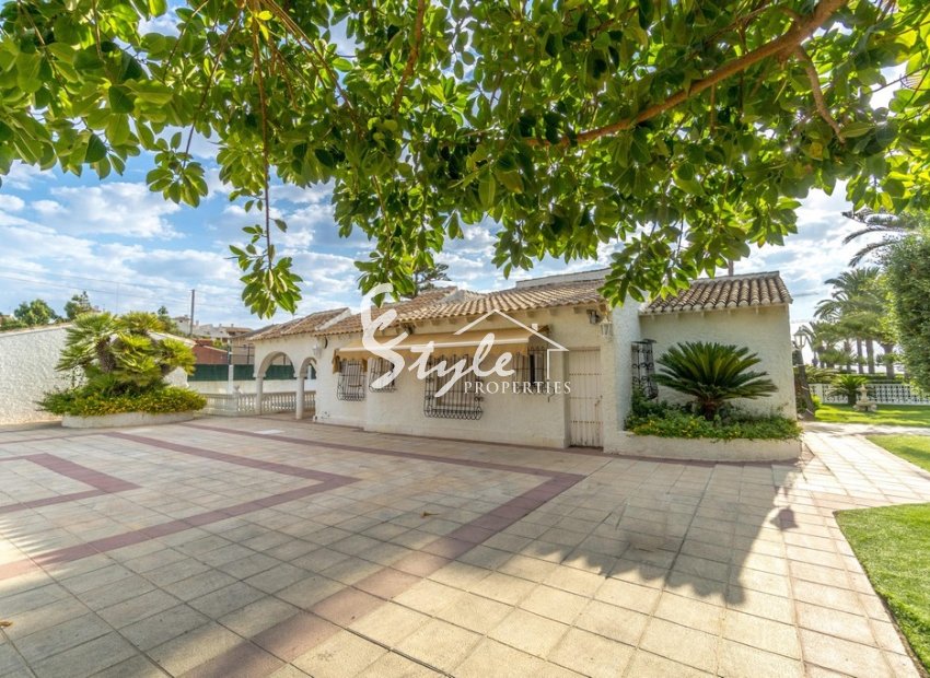 Resale - Villa - Punta Prima