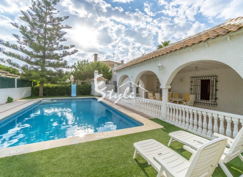 Resale - Villa - Punta Prima