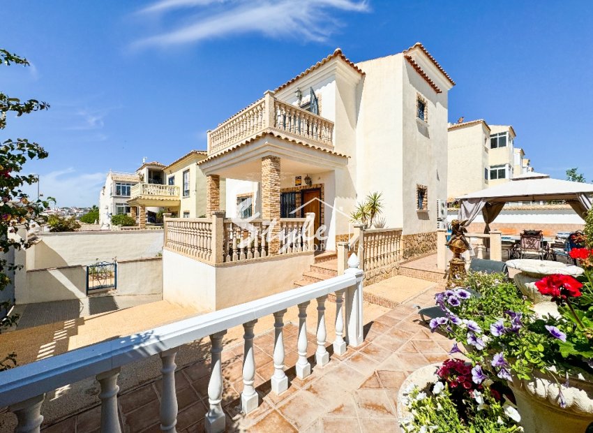 Resale - Villa - Punta Prima