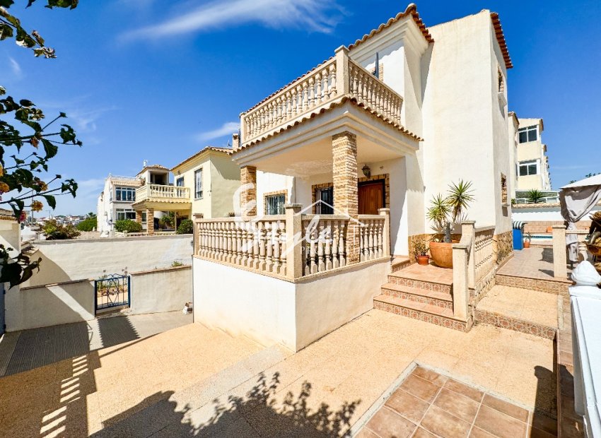 Resale - Villa - Punta Prima