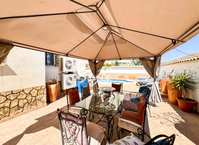 Resale - Villa - Punta Prima