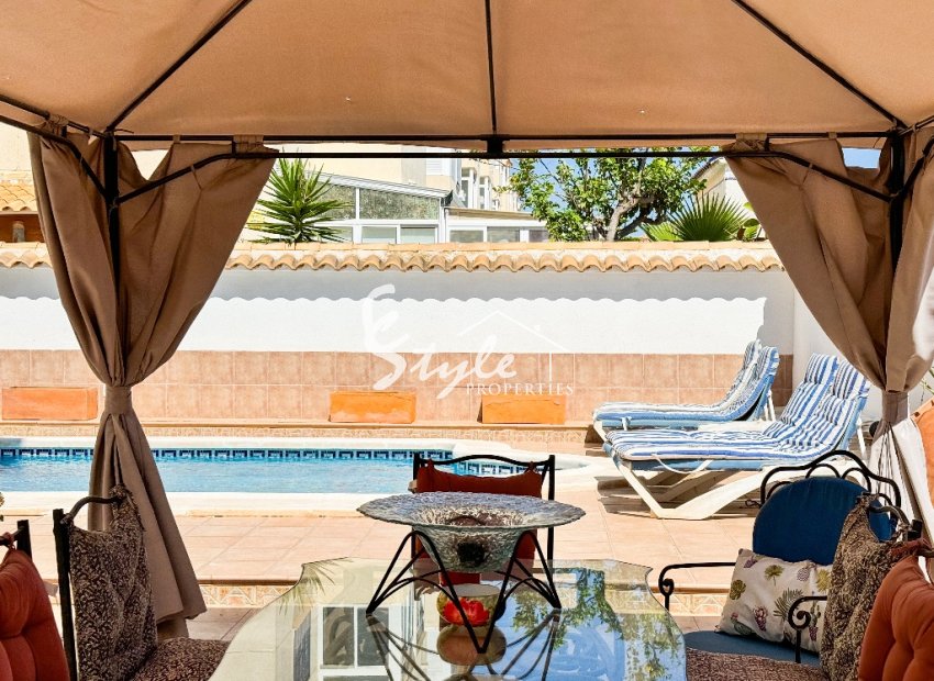 Resale - Villa - Punta Prima