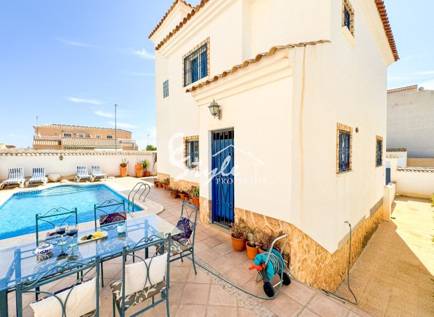 Resale - Villa - Punta Prima