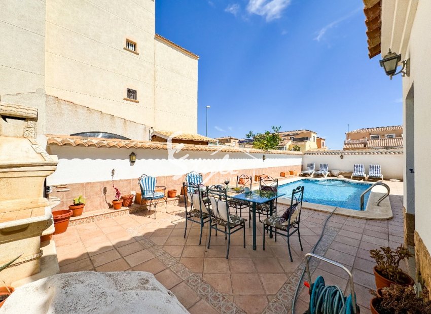 Resale - Villa - Punta Prima