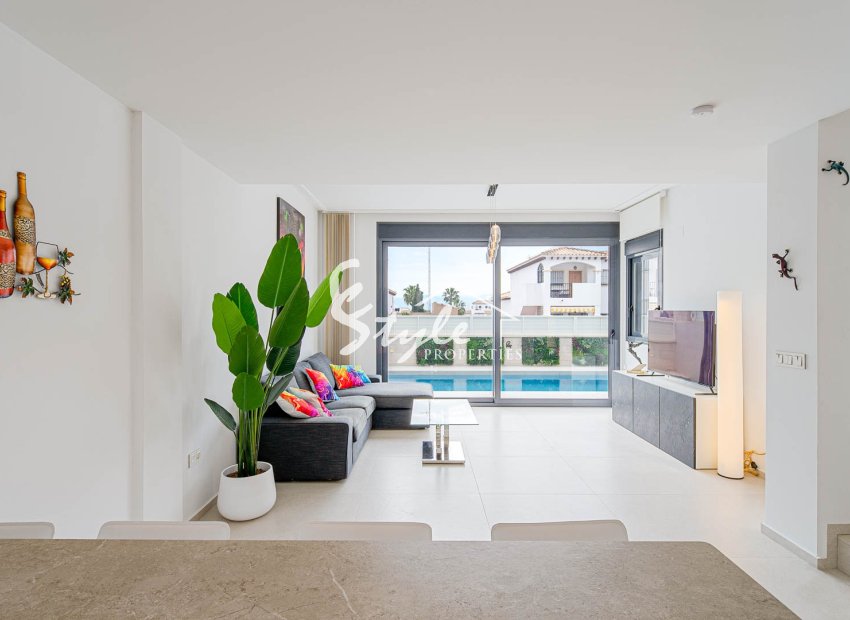 Resale - Villa - Punta Prima