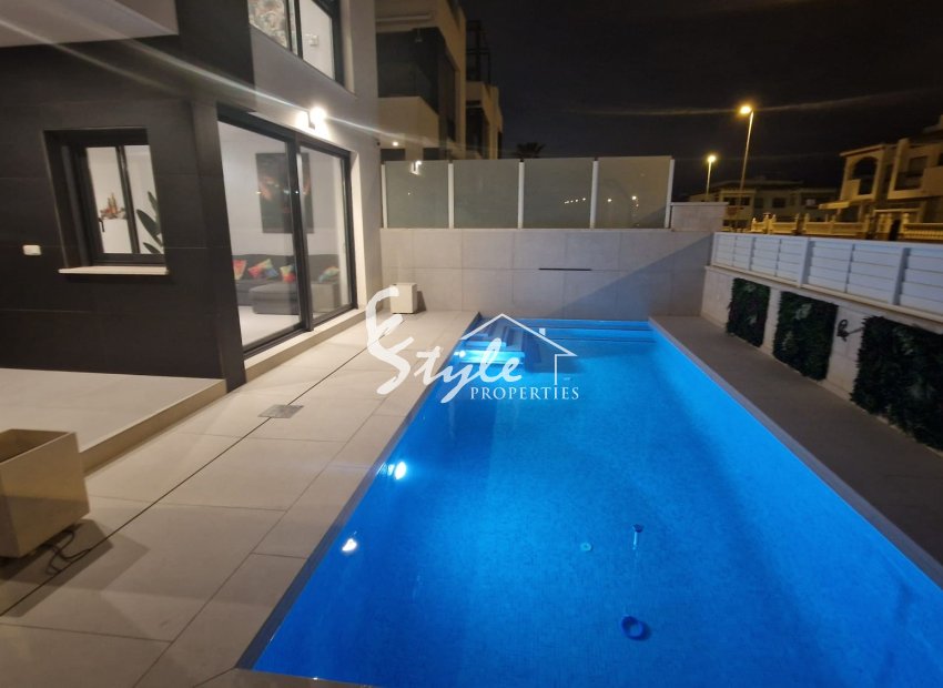 Resale - Villa - Punta Prima