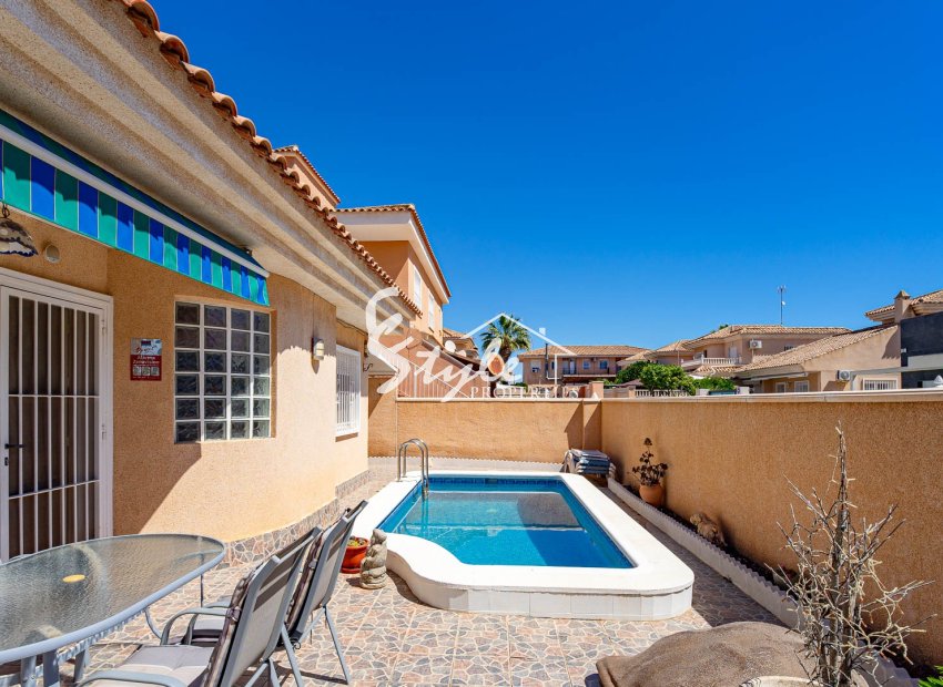 Resale - Villa - Punta Prima