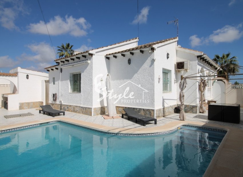 Resale - Villa - San Miguel De Salinas