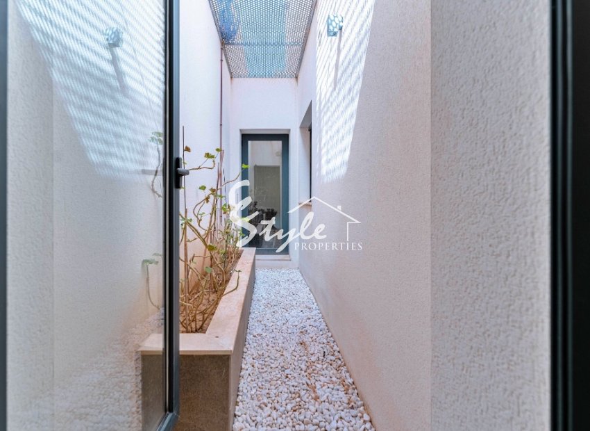 Resale - Villa - San Miguel De Salinas