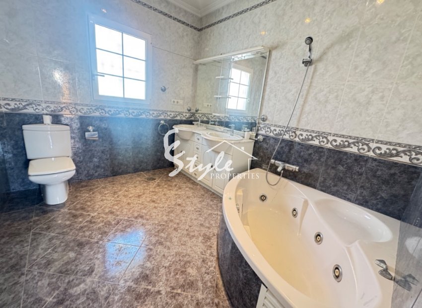 Resale - Villa - San Miguel De Salinas