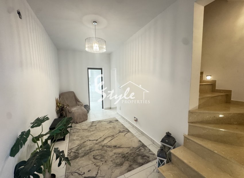 Resale - Villa - San Miguel De Salinas