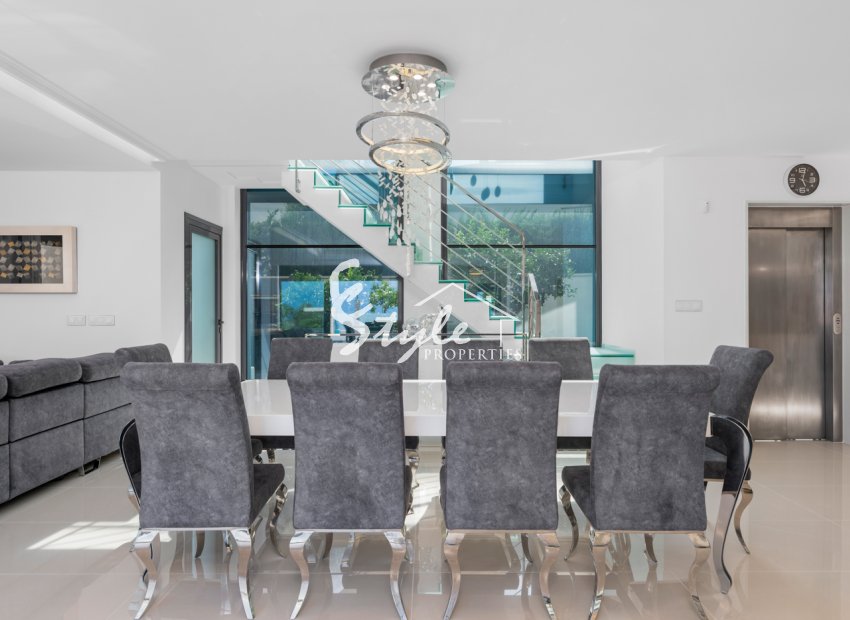 Resale - Villa - San Miguel - San Miguel De Salinas