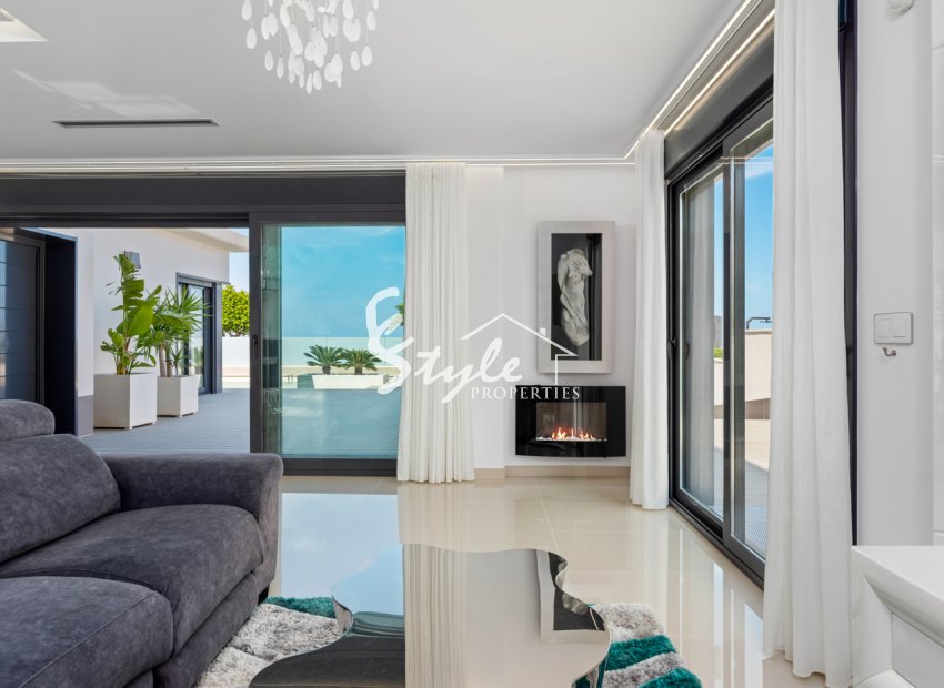 Resale - Villa - San Miguel - San Miguel De Salinas