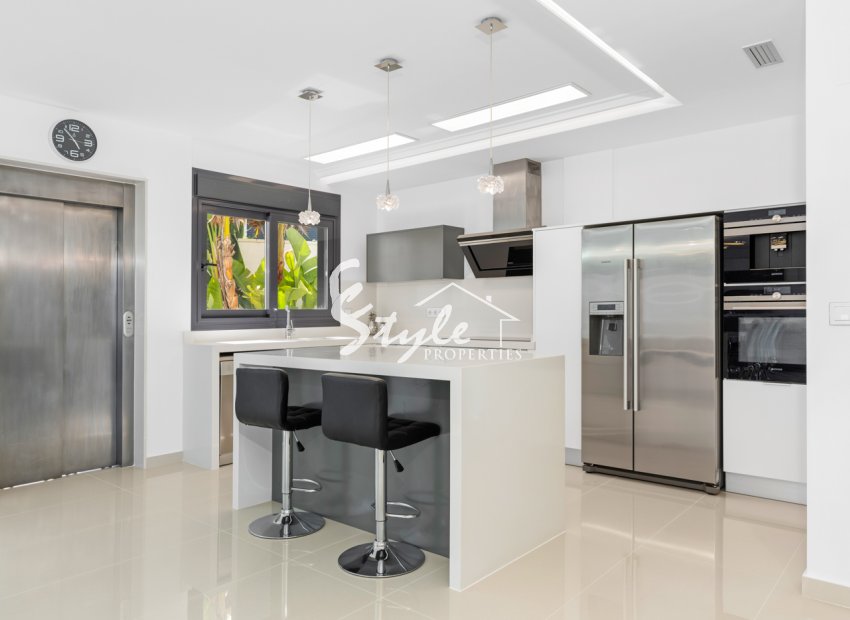 Resale - Villa - San Miguel - San Miguel De Salinas