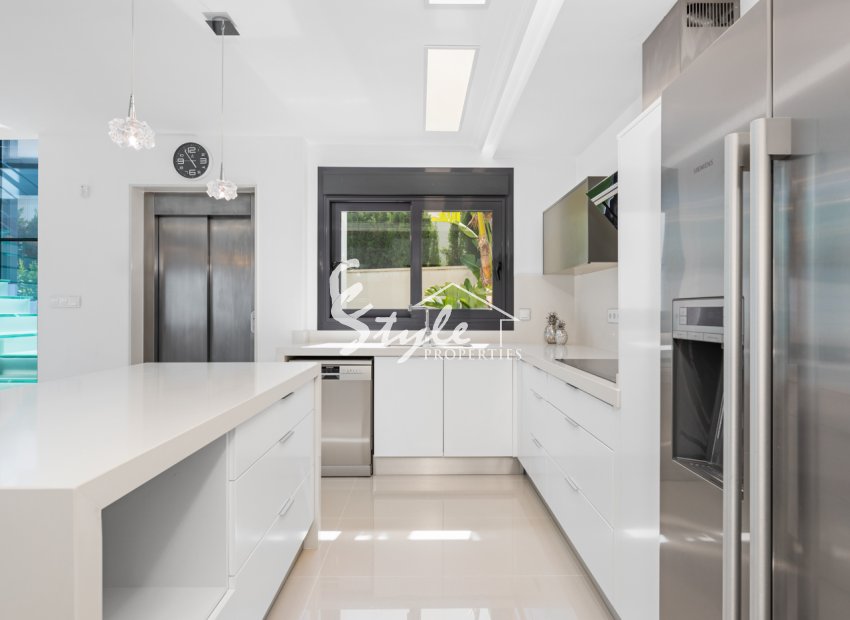 Resale - Villa - San Miguel - San Miguel De Salinas