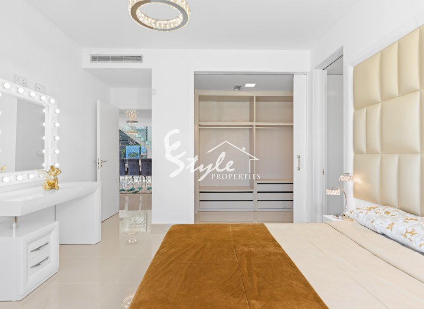 Resale - Villa - San Miguel - San Miguel De Salinas