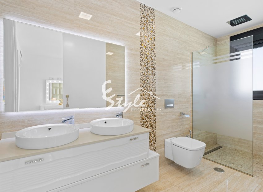 Resale - Villa - San Miguel - San Miguel De Salinas