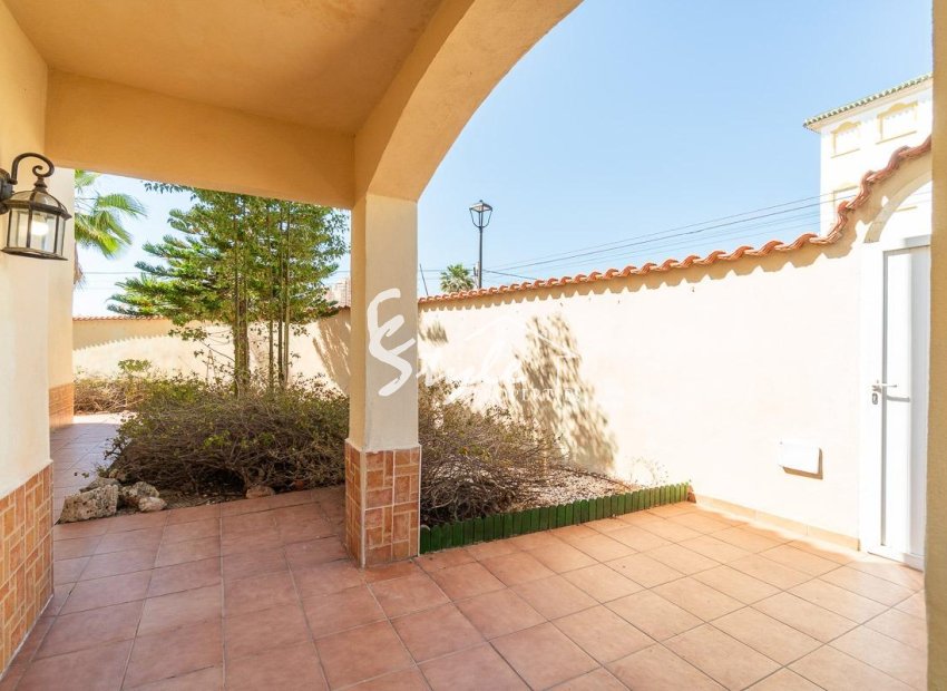 Resale - Villa - Torrevieja - Cala de cabo cervera