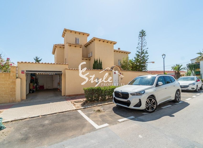 Resale - Villa - Torrevieja - Cala de cabo cervera