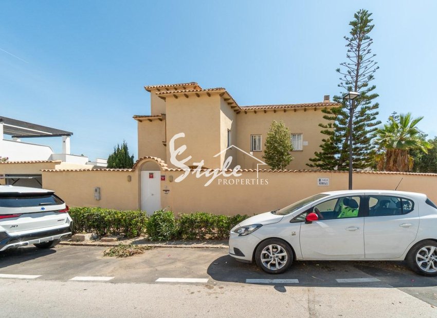Resale - Villa - Torrevieja - Cala de cabo cervera