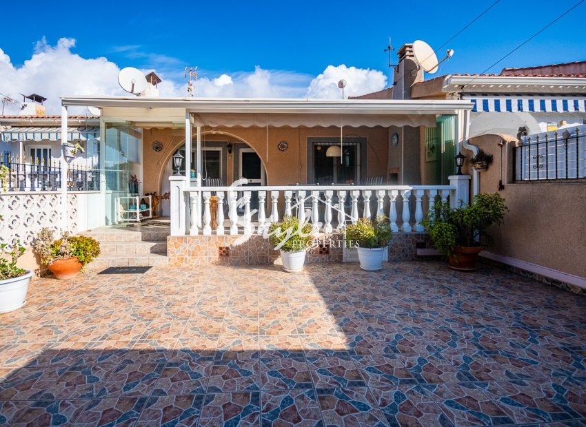 Resale - Villa - Torrevieja - Calas Blancas