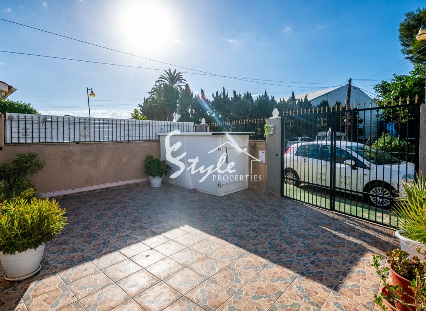 Resale - Villa - Torrevieja - Calas Blancas