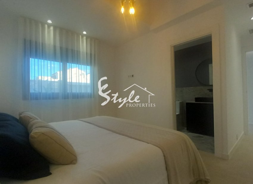 Resale - Villa - Torrevieja - El Chaparal