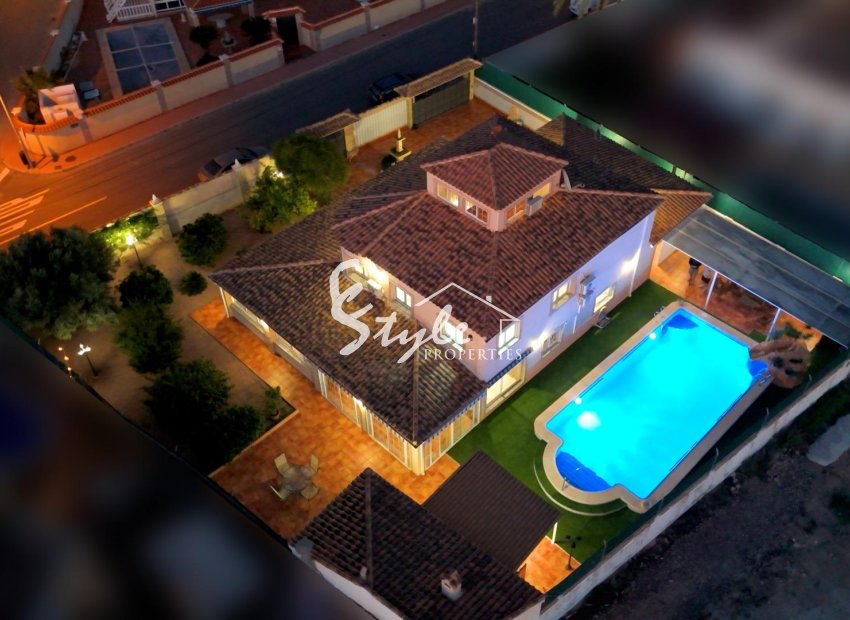 Resale - Villa - Torrevieja - El Chaparal