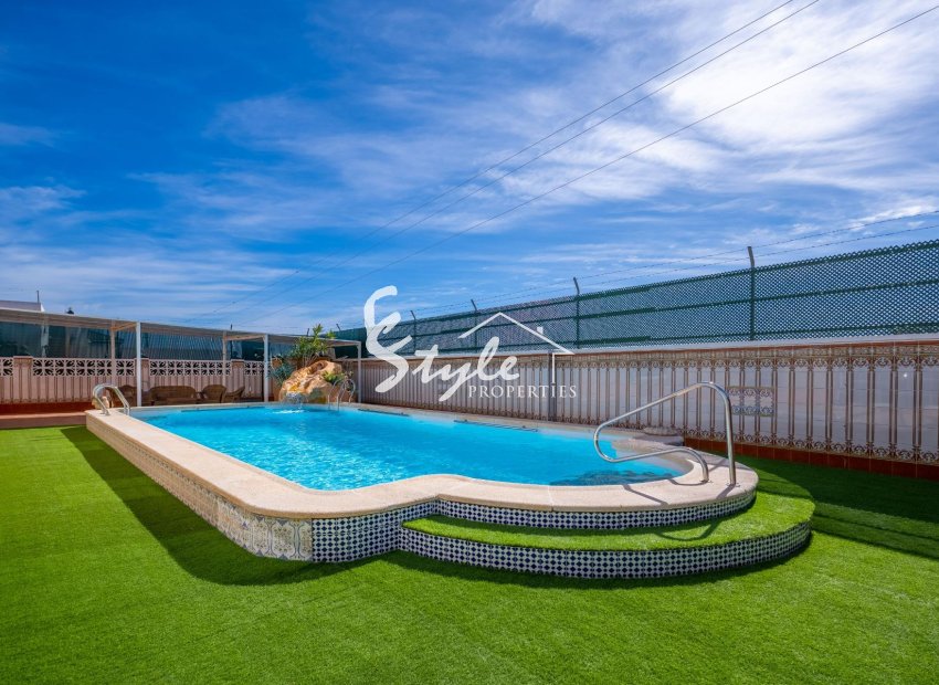 Resale - Villa - Torrevieja - El Chaparal
