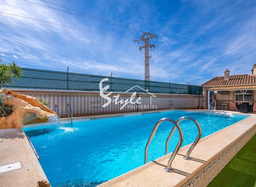 Resale - Villa - Torrevieja - El Chaparal