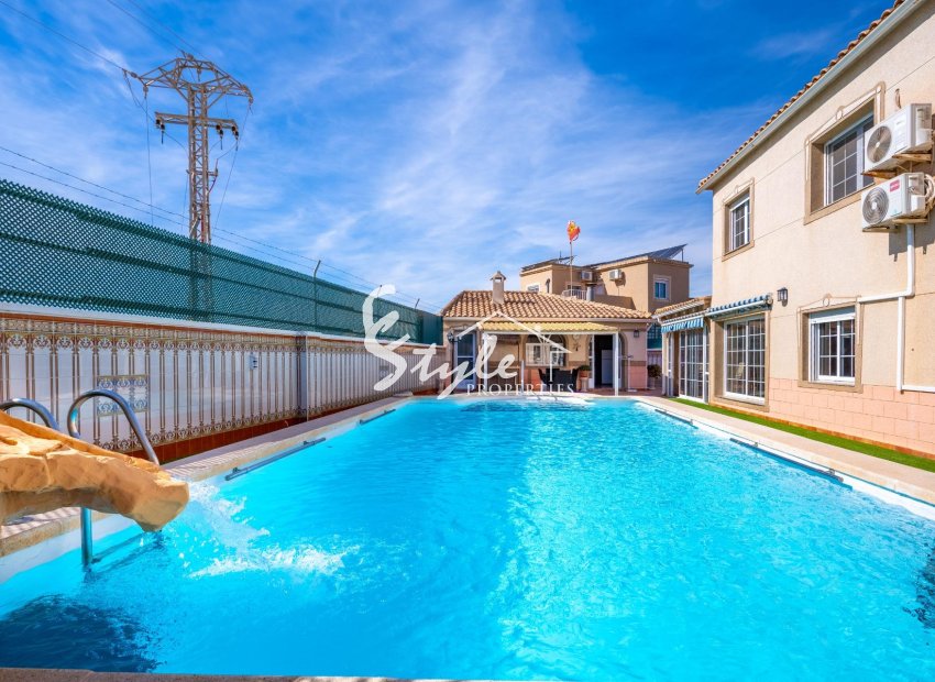Resale - Villa - Torrevieja - El Chaparal