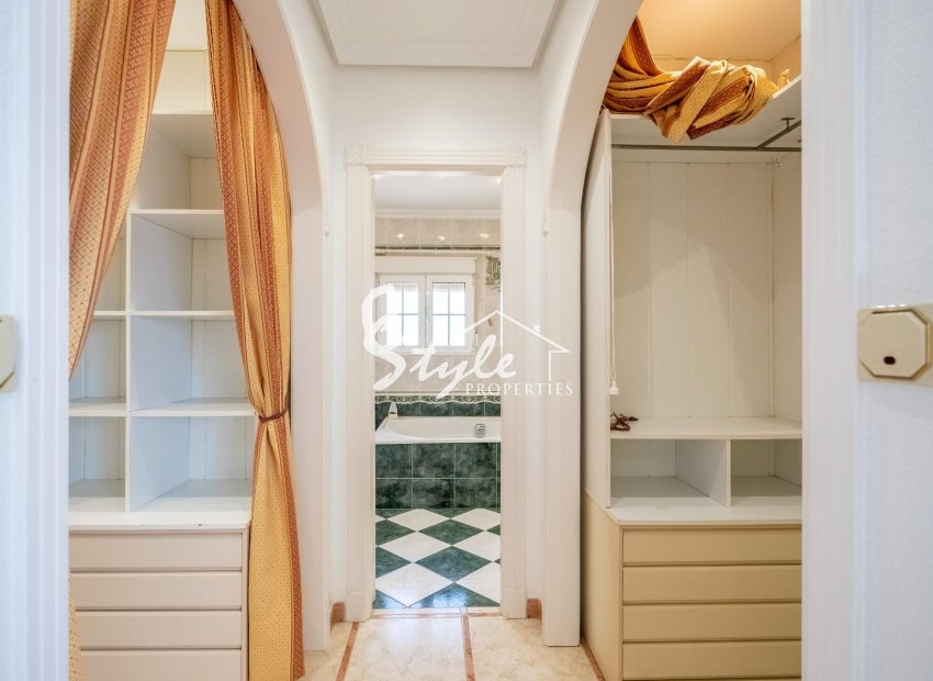 Resale - Villa - Torrevieja - El Chaparal