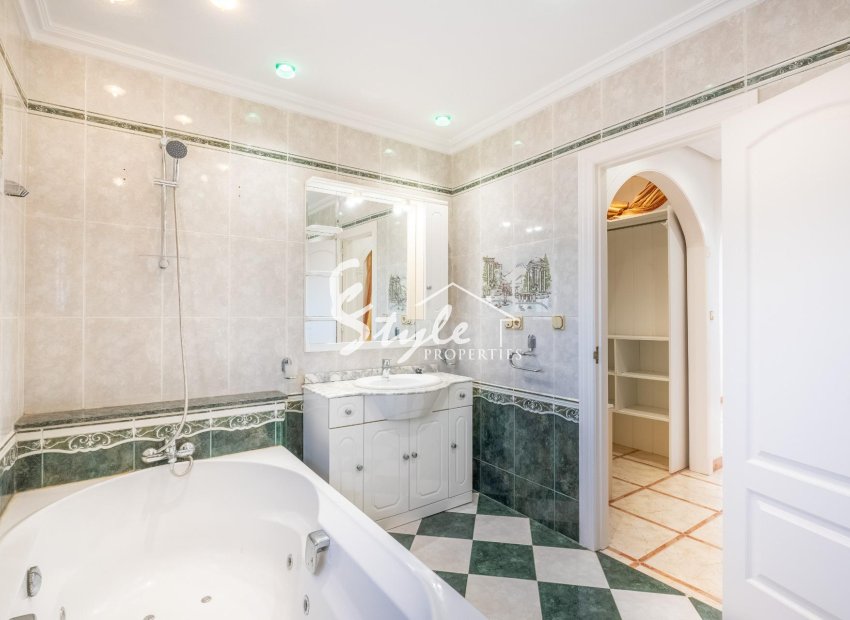 Resale - Villa - Torrevieja - El Chaparal