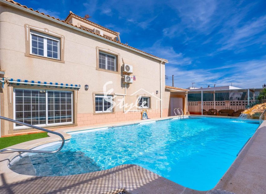Resale - Villa - Torrevieja - El Chaparal
