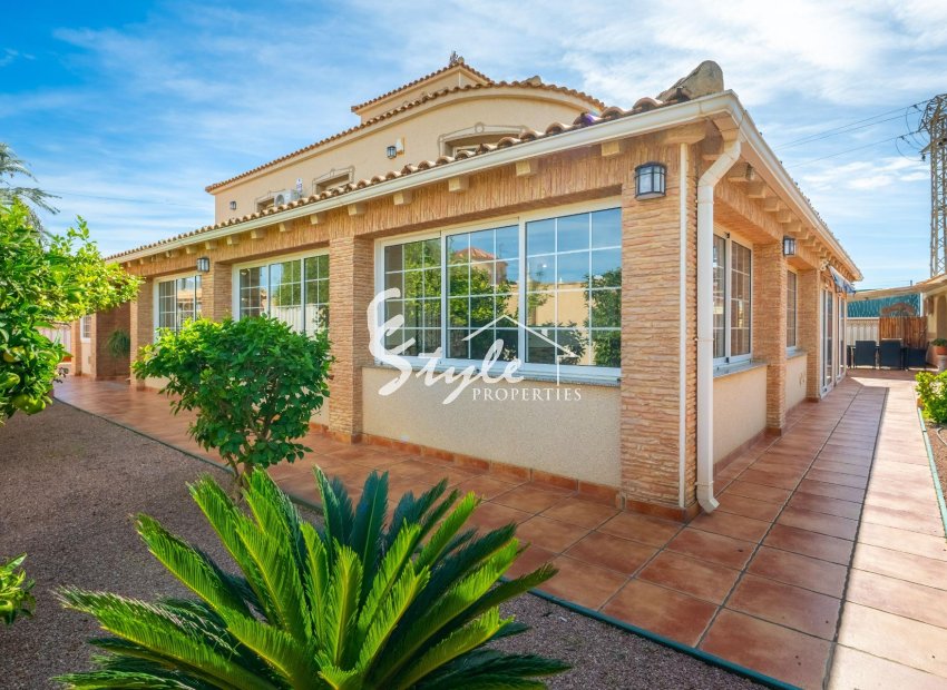 Resale - Villa - Torrevieja - El Chaparal