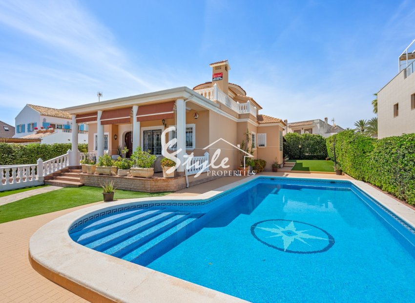 Resale - Villa - Torrevieja - La Mata