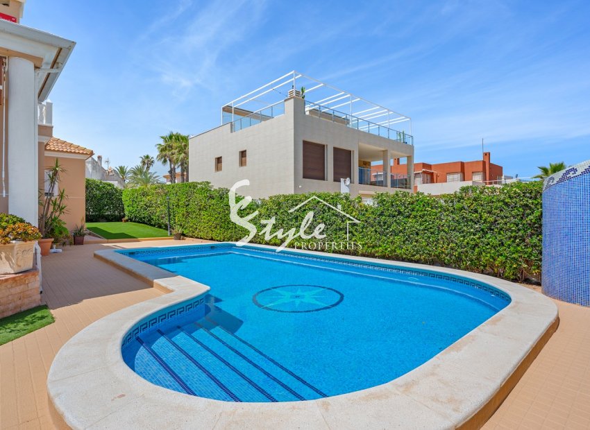 Resale - Villa - Torrevieja - La Mata