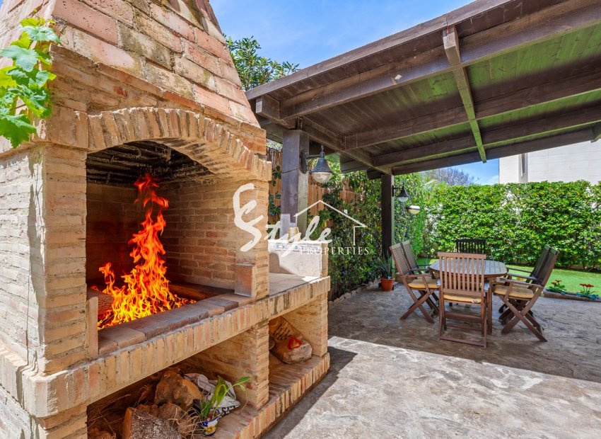 Resale - Villa - Torrevieja - La Mata