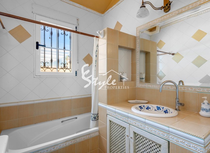 Resale - Villa - Torrevieja - La Mata