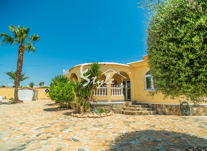 Resale - Villa - Torrevieja - La Siesta