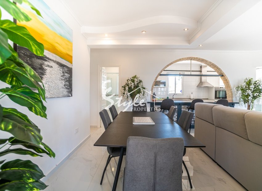 Resale - Villa - Torrevieja - La Siesta