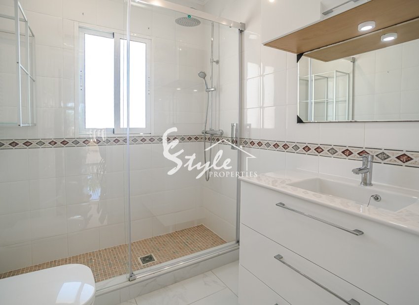 Resale - Villa - Torrevieja - La Siesta