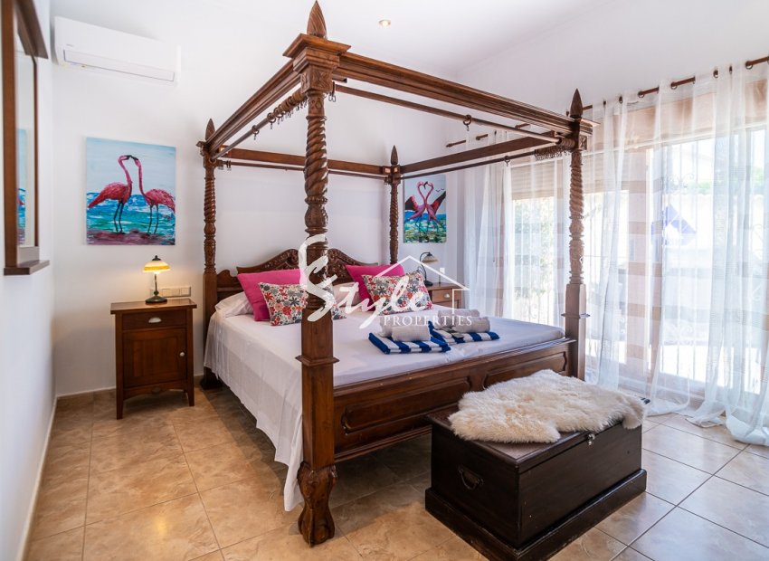 Resale - Villa - Torrevieja - La Siesta