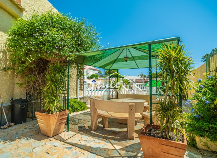 Resale - Villa - Torrevieja - La Siesta