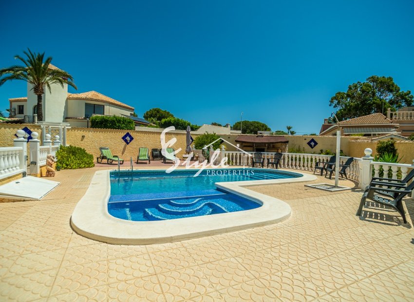 Resale - Villa - Torrevieja - La Siesta