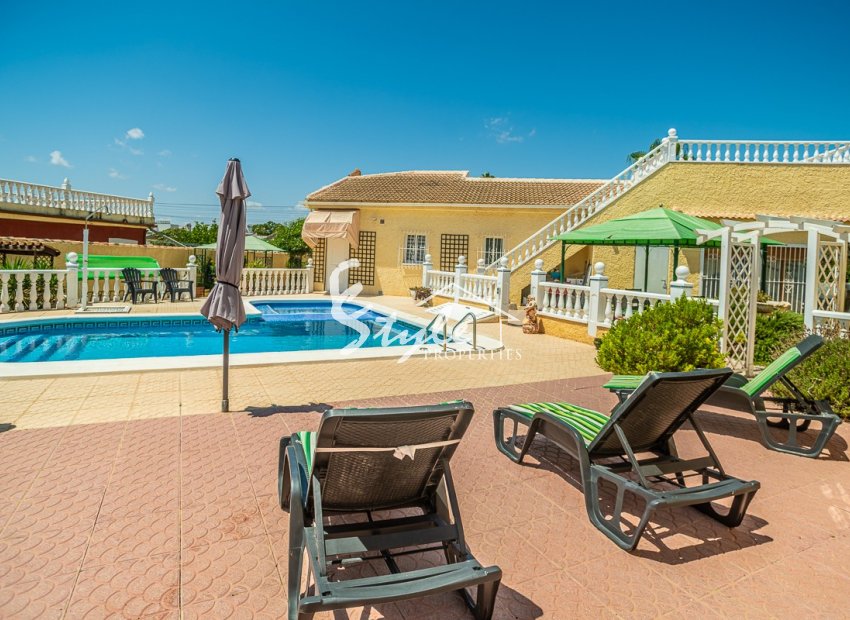 Resale - Villa - Torrevieja - La Siesta