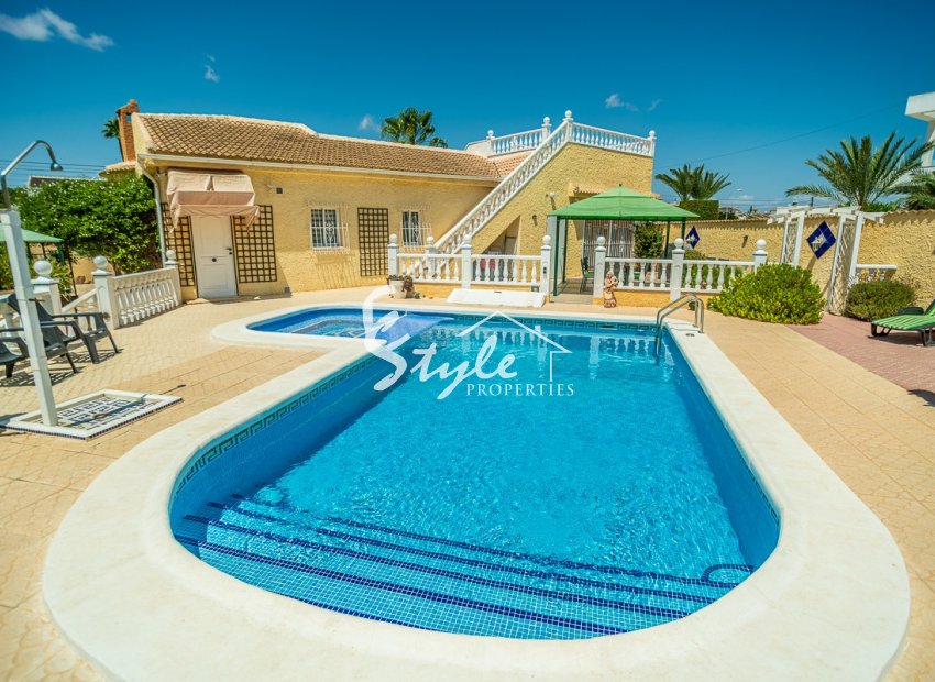 Resale - Villa - Torrevieja - La Siesta