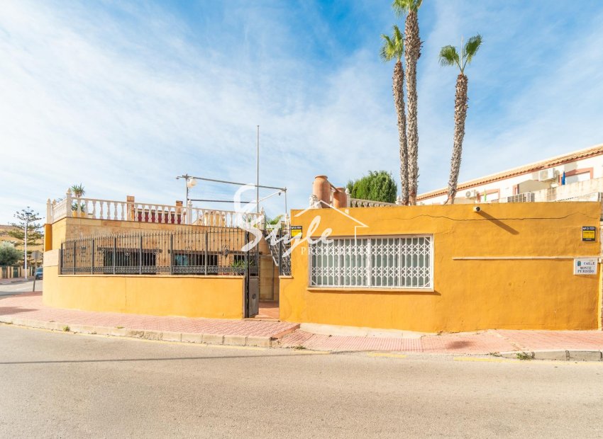 Resale - Villa - Torrevieja - Los altos