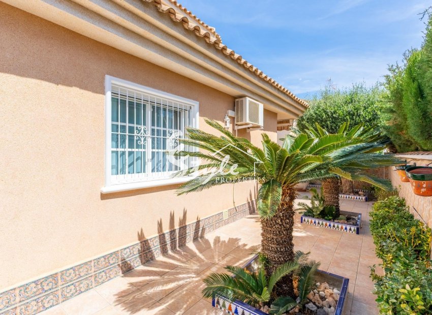 Resale - Villa - Torrevieja - Los Balcones - Los Altos del Edén